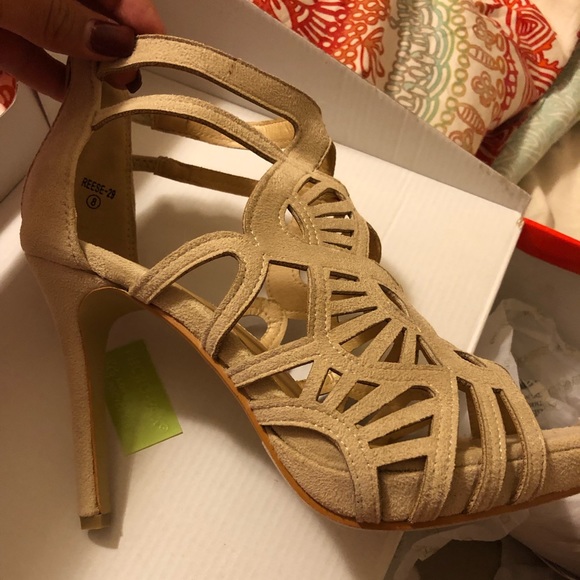 Shoes - Tan heels